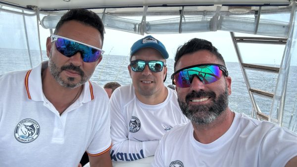 Capitanes de pesca deportiva en barco | Equipo en alta mar